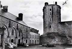 50 Bricquebec Le Vieux Chateau